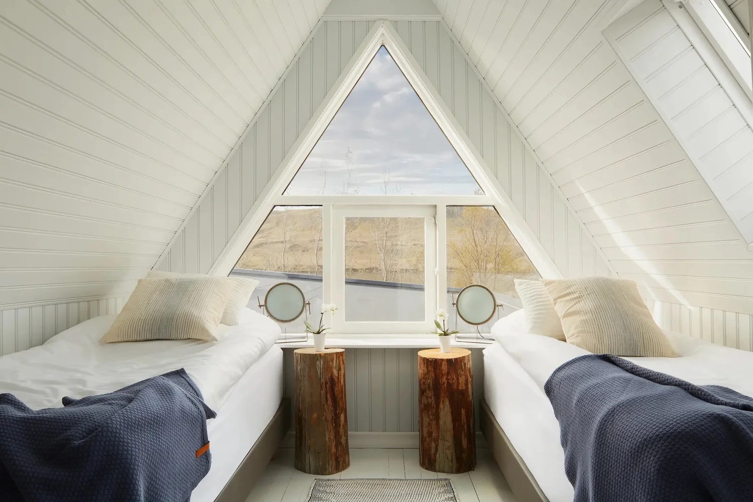 Shared room with two twin beds in the Scandinavian lodge